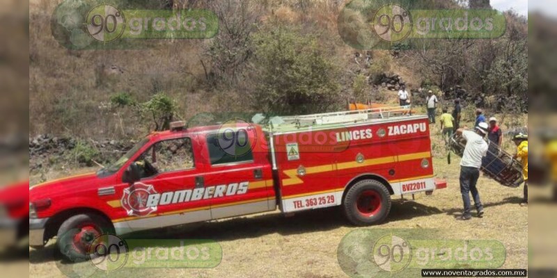 Gravemente herido al caer con su auto a barranco en Zacapu, Michoacán - Foto 1 
