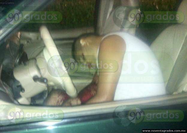 Asesinan a tres hombres en sus vehículos, en Zihuatanejo, Guerrero - Foto 0 