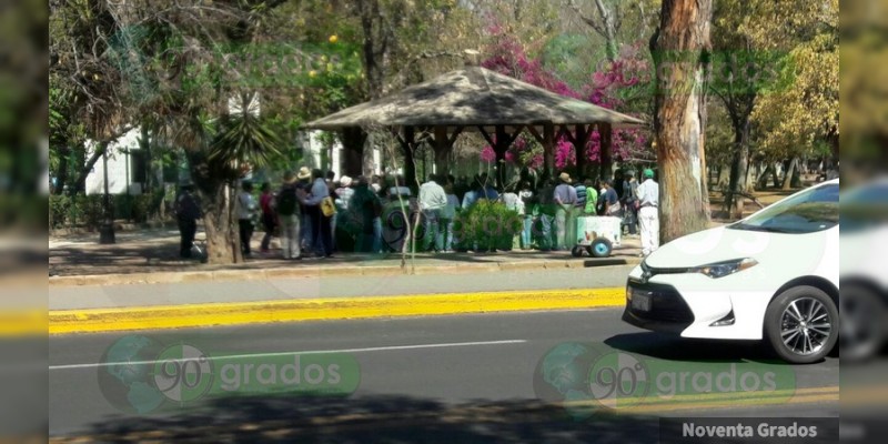 Jubilados protestan en la Secretaría de Finanzas, en Morelia - Foto 0 