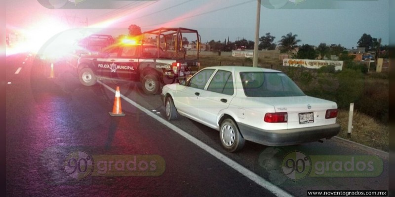 Encajuelado, hallan cadáver torturado en camioneta sobre la Celaya - Salamanca, en Guanajuato 