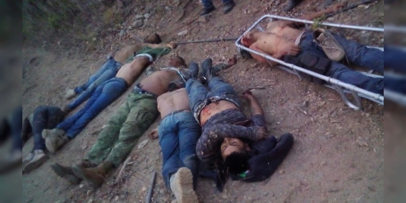 En dos enfrentamientos mueren 6 policías y 10 criminales en Zihuatanejo, Guerrero - Foto 0 