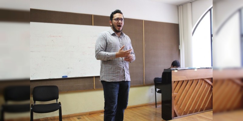 Barítono nicolaita, seleccionado para curso de perfeccionamiento en Europa - Foto 0 
