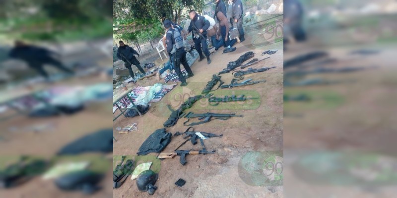 Desmantelan narcocampamento y detienen a siete hombres armados en Ario, Michoacán - Foto 2 