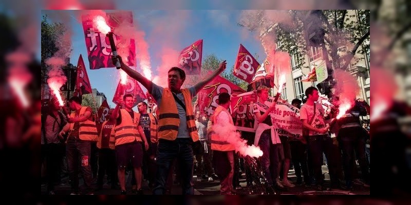 Miles de franceses protestan contra las Reformas de Gobierno 