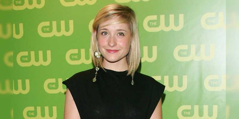 Actriz de "Smallville", Allison Mack, detenida por tráfico sexual - Foto 0 