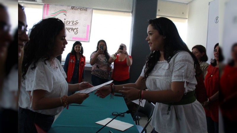 Mujer debe empoderarse a través de la política: Xóchitl Ruiz 
