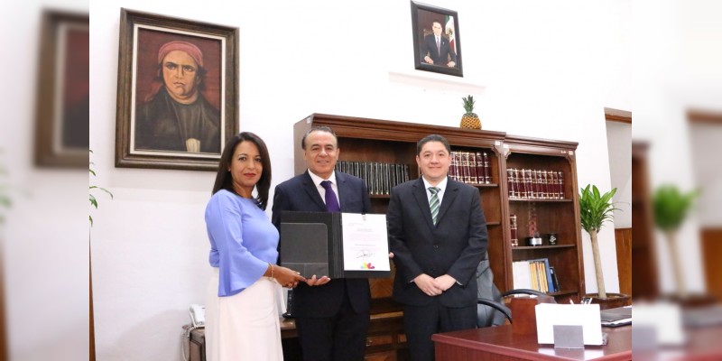Entregan nombramiento a Teresa Ruíz como nueva titular del Registro Civil  de Michoacán 