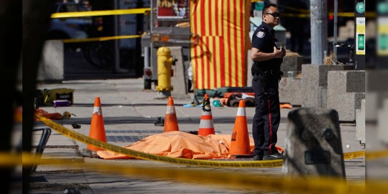 Atropellamiento masivo deja 9 muertos en Toronto  