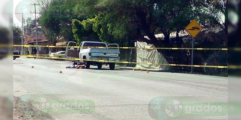 Acribillan a pasajeros de un auto en la carretera Salvatierra-Yuriria; hay tres muertos y un herido - Foto 1 