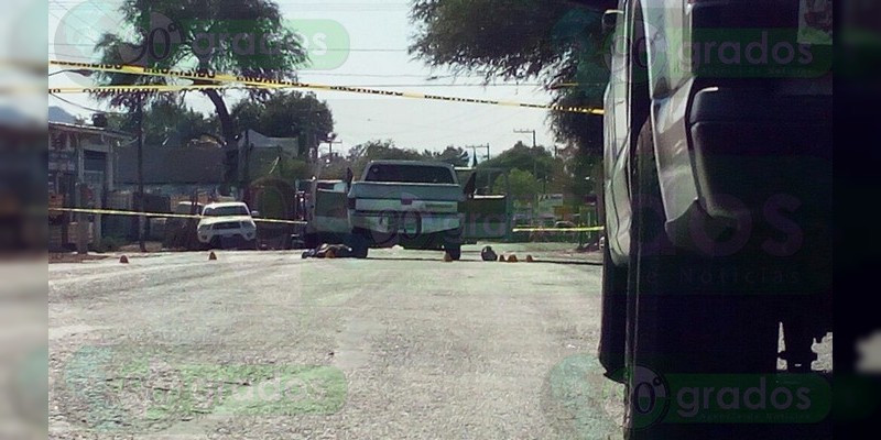 Acribillan a pasajeros de un auto en la carretera Salvatierra-Yuriria; hay tres muertos y un herido - Foto 2 