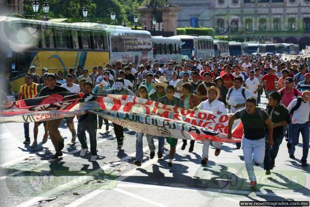 Marchan en Morelia en aniversario de la matanza de Tlatelolco - Foto 0 