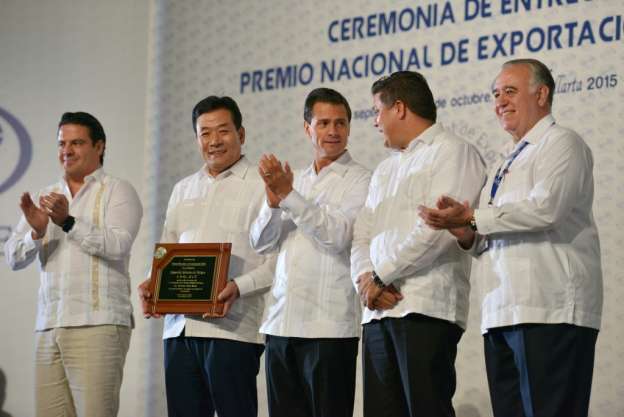 Entrega Enrique Peña Nieto el Premio Nacional de Exportación - Foto 1 