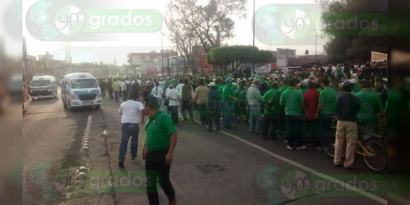 Sindicatos cierran la avenida Madero, en Morelia - Foto 0 