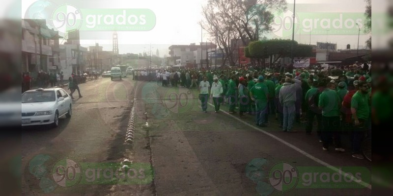 Sindicatos cierran la avenida Madero, en Morelia - Foto 1 