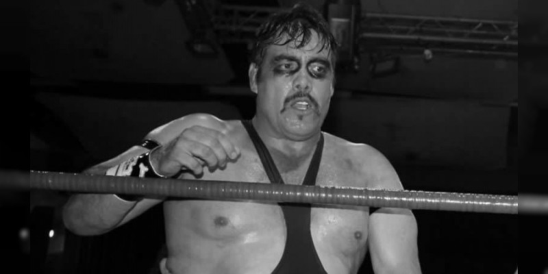 Murió el luchador Universo 2000  