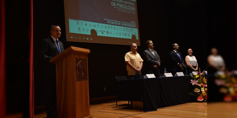 Importante detectar puntos de vulnerabilidad en los jóvenes para un buen desempeño académico: Jaime Espino 