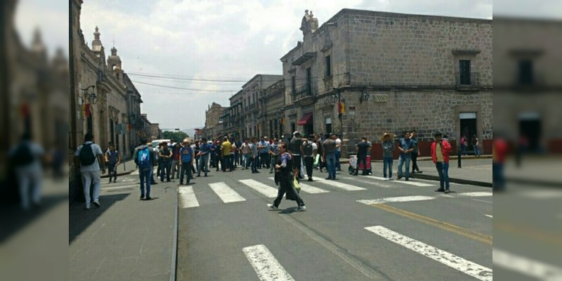 CUL bloquea la avenida Madero 