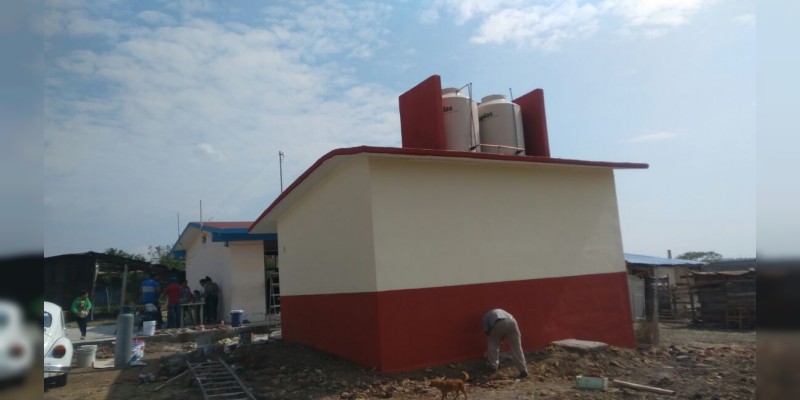 Después de 2 años de gestión, logran construcción de sanitarios en la primaria 13 de abril 