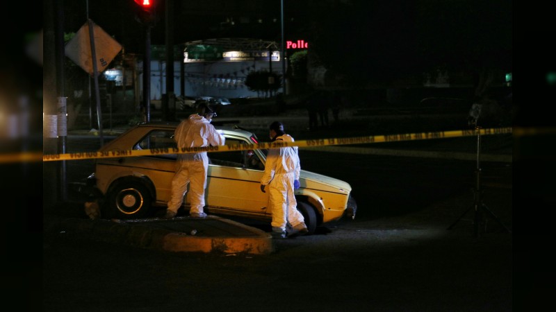 Asesinan a un hombre frente el monumento a Lázaro Cárdenas en Morelia - Foto 11 