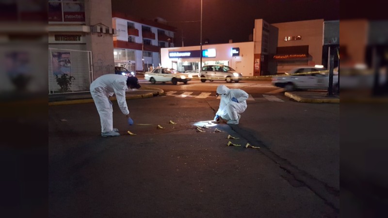 Asesinan a un hombre frente el monumento a Lázaro Cárdenas en Morelia - Foto 14 