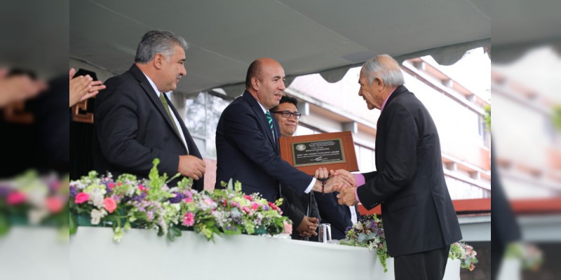 Celebra Escuela Normal ”J. Jesús Romero Flores“ 103 años de su fundación Celebra Escuela Normal ”J. Jesús Romero Flores“ 103 años de su fundación