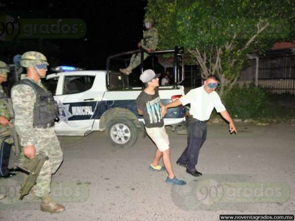 Menor estrella vehículo contra puesto de tacos en Lázaro Cárdenas, Michoacán; hay cuatro heridos - Foto 4 