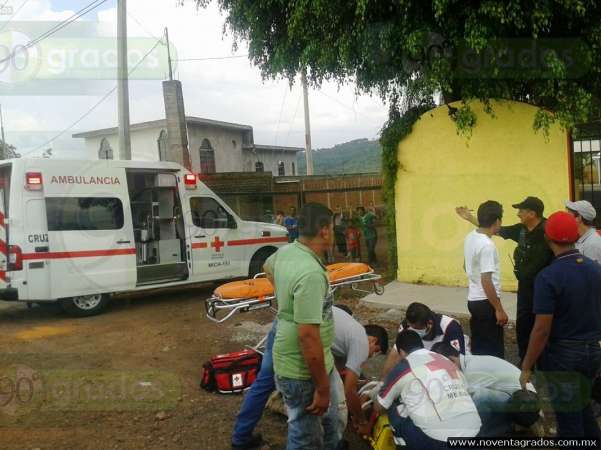 Conductor impacta a motociclistas en Los Reyes, Michoacán; hay dos lesionados graves - Foto 1 