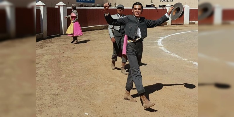 Triunfo del novillero moreliano Antonio Magaña en la Ponciano Díaz de Tula, Hidalgo 