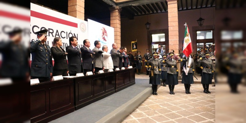 Condecoran al Tec de Morelia con Medalla Michoacán al Mérito Docente - Foto 0 