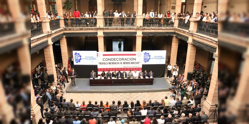 Condecoran al Tec de Morelia con Medalla Michoacán al Mérito Docente - Foto 2 