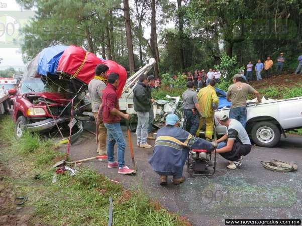 Fatal accidente deja un fallecido y dos menores lesionados en Peribán, Michoacán - Foto 1 