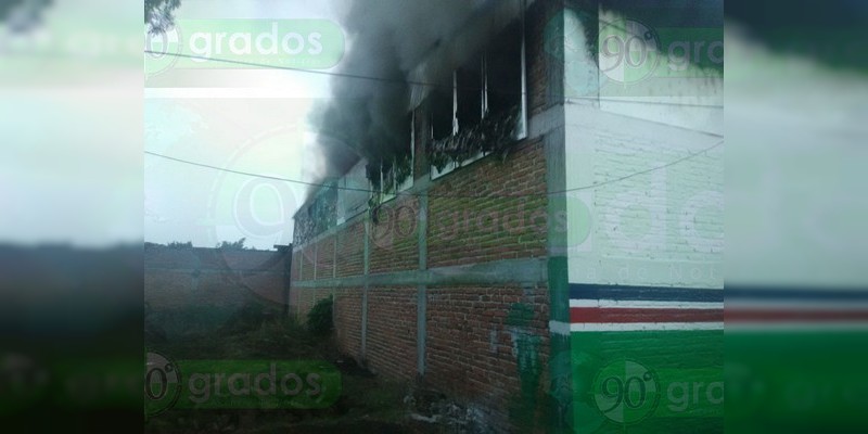 Se incendia bodega de abarrotes en Cotija, Michoacán - Foto 2 