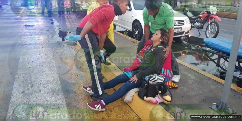 Zamora: Chocan y vuelcan vehículos en La Zamora - La Barca, hay tres heridos  - Foto 0 