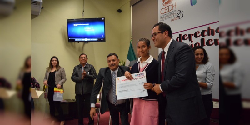 CEDH premia a ganadores de concurso de dibujo infantil - Foto 1 