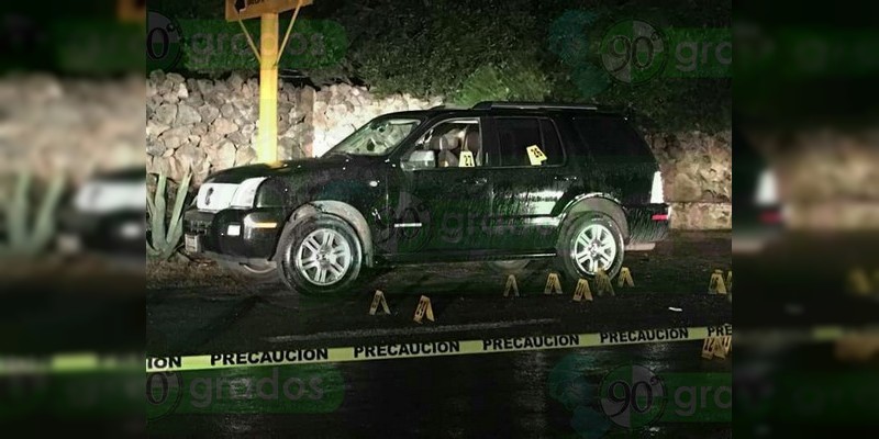Acribillan a dos hombres en un auto en Tarimoro, Guanajuato 