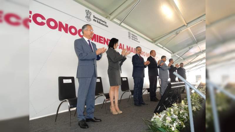 Ayuntamiento de Morelia reconoce en su día, la labor del Docente - Foto 1 