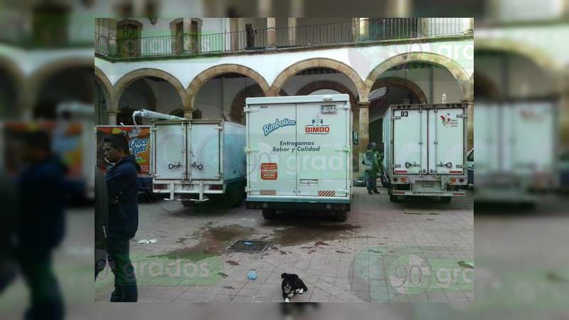 Normalistas roban y saquean camiones en Morelia - Foto 0 