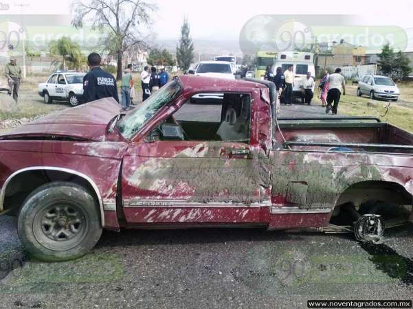 Accidente deja una persona lesionada en la salida a Quiroga, en Morelia - Foto 3 