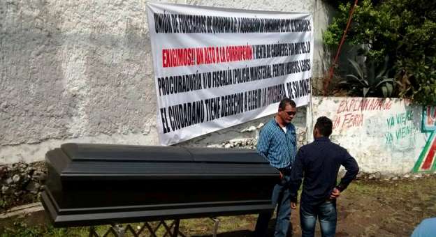 Funerarias marchan contra venta de cadáveres por parte de la Procuraduría de Michoacán - Foto 2 