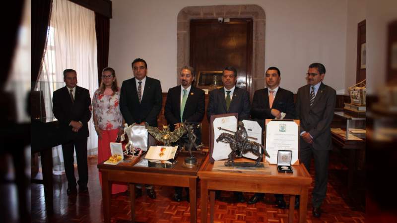 A resguardo del Colegio de San Nicolás, reconocimientos de UMSNH por su Centenario - Foto 1 