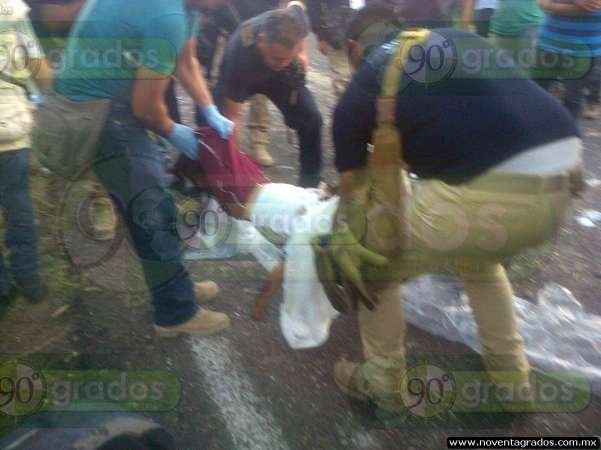 Tres adultos y un menor muerto, saldo de accidente vial en Aguililla, Michoacán - Foto 1 