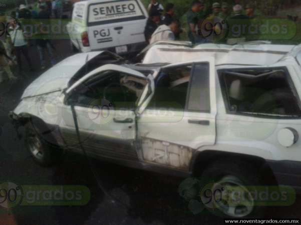 Tres adultos y un menor muerto, saldo de accidente vial en Aguililla, Michoacán - Foto 2 