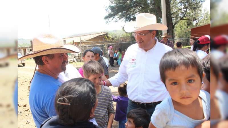 Escucha Wilfrido Lázaro necesidades de habitantes de la zona rural de Morelia 