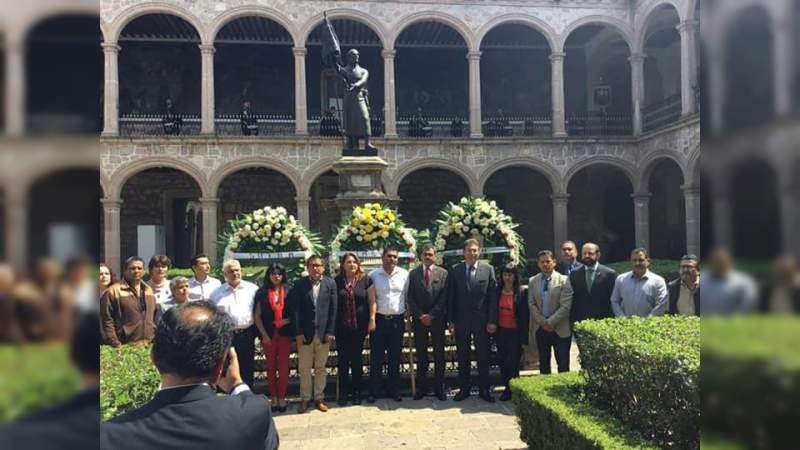 SPUM recibe presea Vicente Lombardo por la defensa de la autonomía de la Universidad Michoacana - Foto 2 