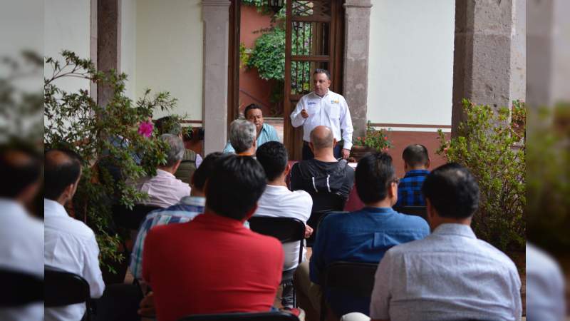 Compromete Carlos Quintana licitaciones transparentes ante arquitectos de Michoacán.  - Foto 0 