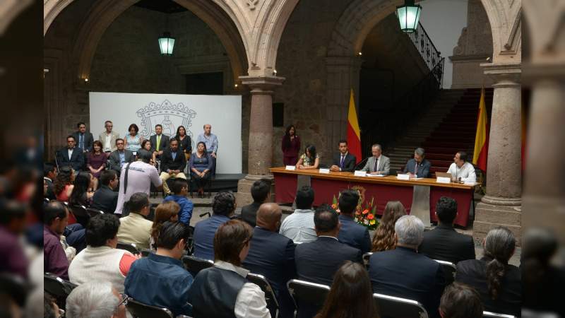 Jóvenes reciben la “Condecoración al Mérito Juvenil 2018” por parte del Ayuntamiento de Morelia - Foto 1 