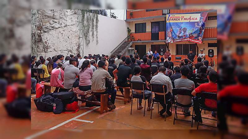Crear verdaderos artistas del pueblo y para el pueblo: Alberto Flores Mendoza 