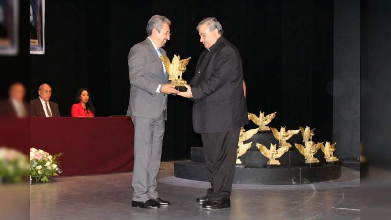 Premio Génesis SUCAYM  a Monseñor Carlos Garfias Merlos - Foto 0 