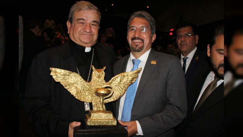 Premio Génesis SUCAYM  a Monseñor Carlos Garfias Merlos - Foto 1 