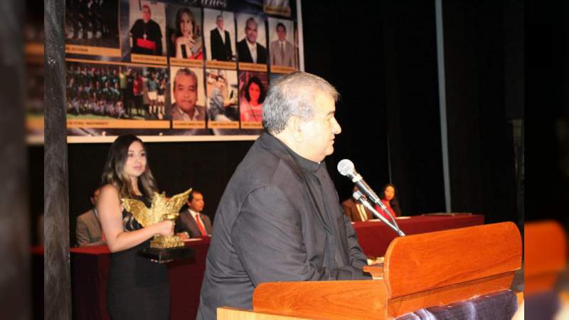 Premio Génesis SUCAYM  a Monseñor Carlos Garfias Merlos - Foto 2 